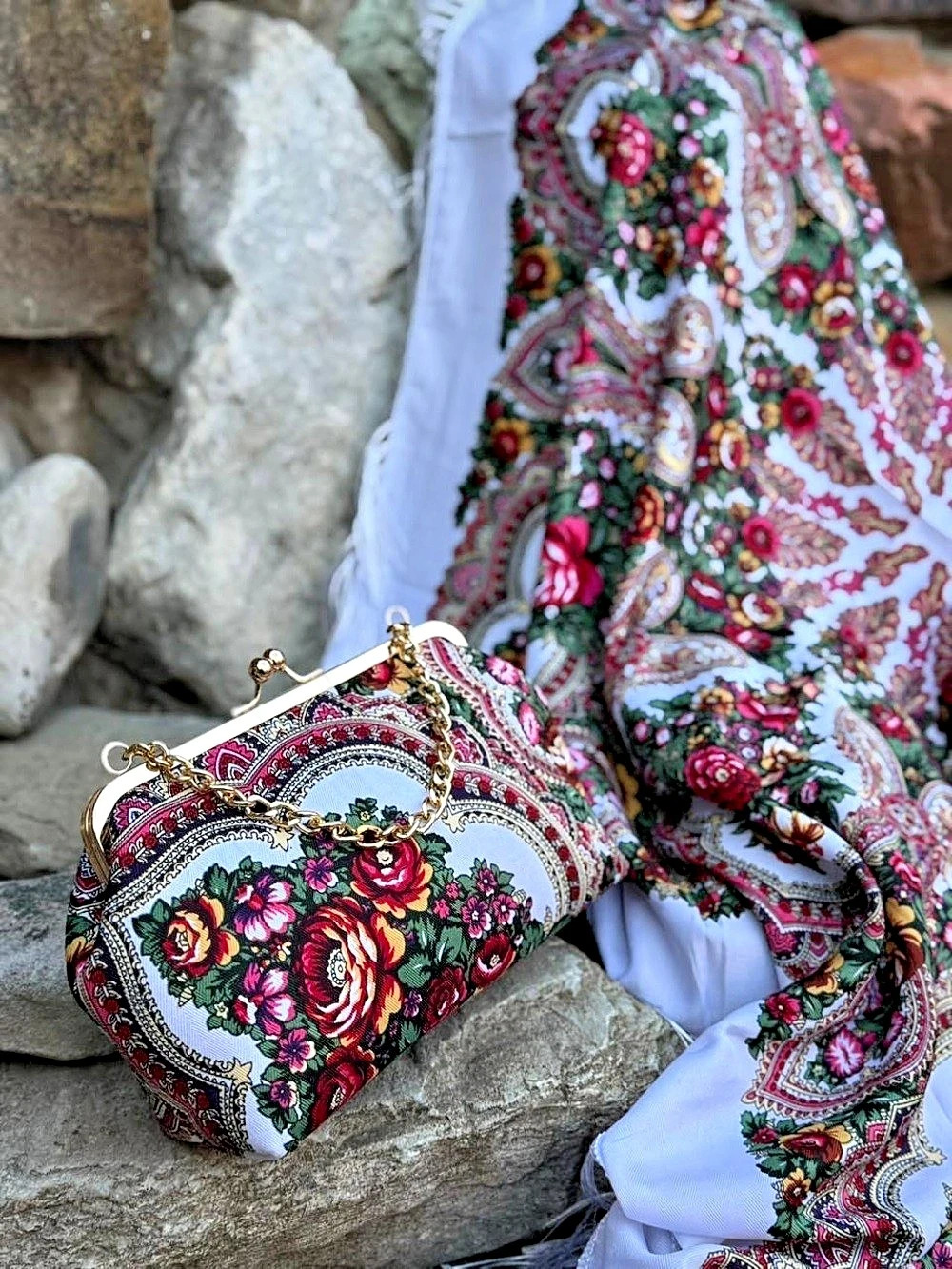 Floral Multicolor Clutch and scarf 300